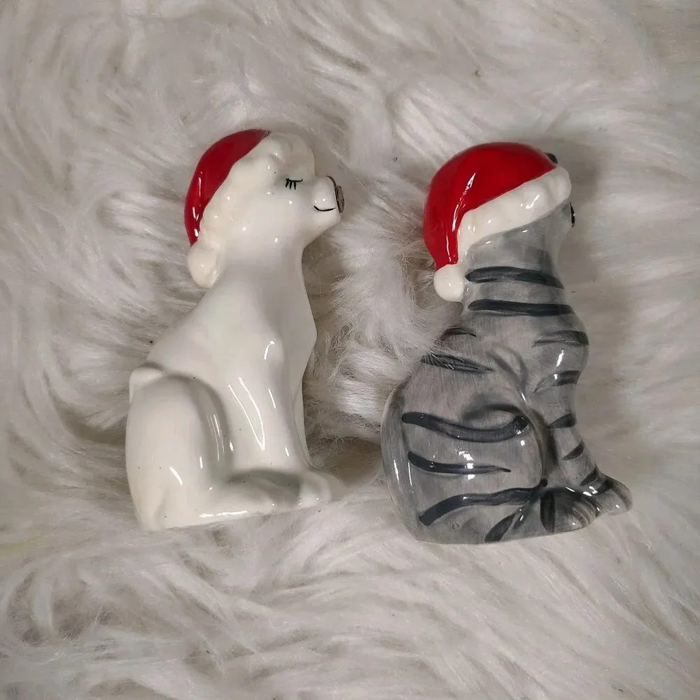 Cats In Santa Hats Kissing Magnetic Salt&Pepper Shakers Westland MWAH! Ceramic